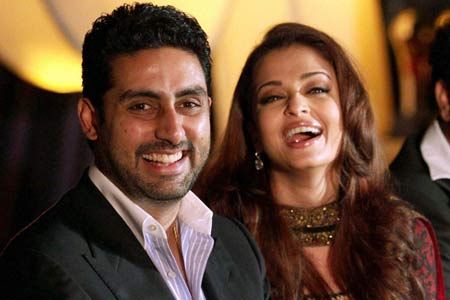 Abhishek returns Rajkumar Santoshi’s Rs 50 lakh signing amount